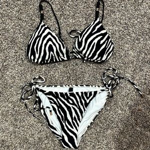 Vix Paula Hermanny Women's Black & White Top & Bottom Bikini 2 Piece Set. Size L